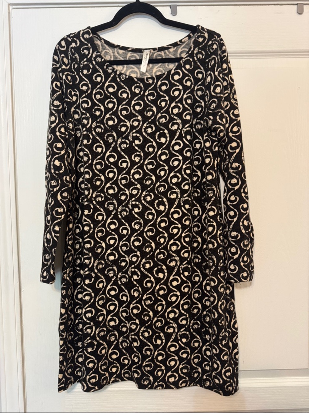 Black and Cream Long-Sleeve Patterned Dress